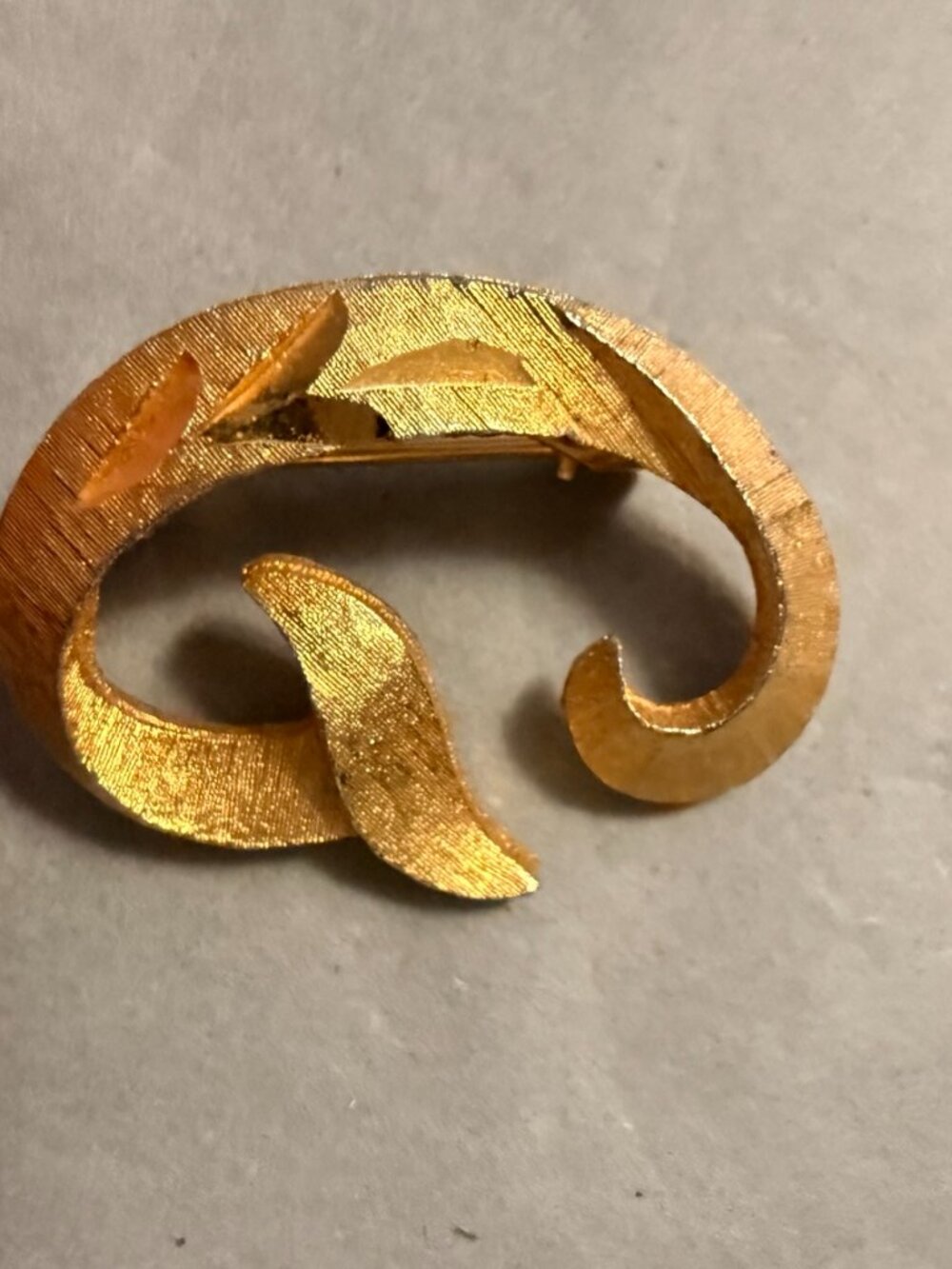 Vintage MAMSELLE Signed Gold Tone Abstract Swirl Brooch Textured Modernist Pin